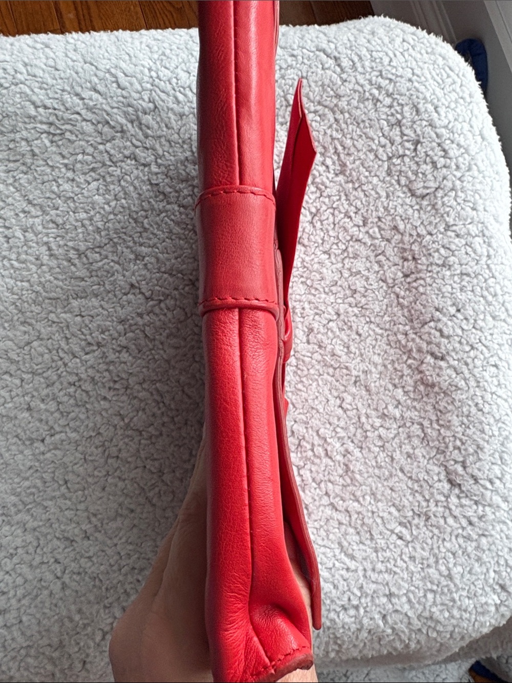 Beautiful Red Furla Bow
Clutch w/removable gold chain calfskin leather VTG - Picture 13 of 15
